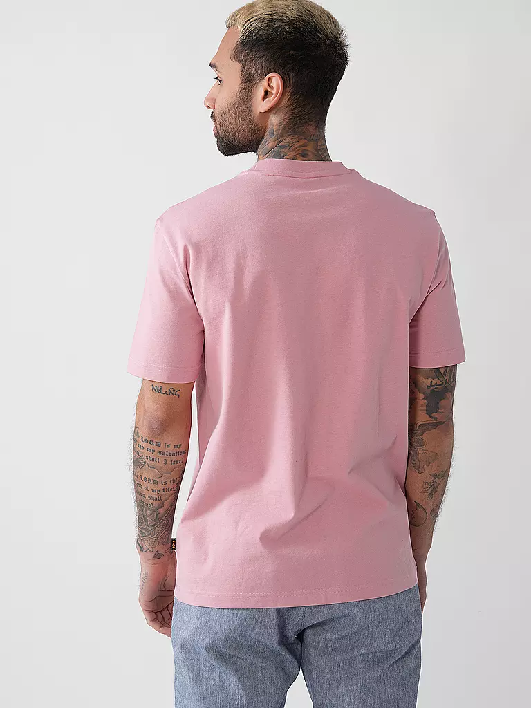 BOSS | T-Shirt TE_ONTHEWAY | rosa