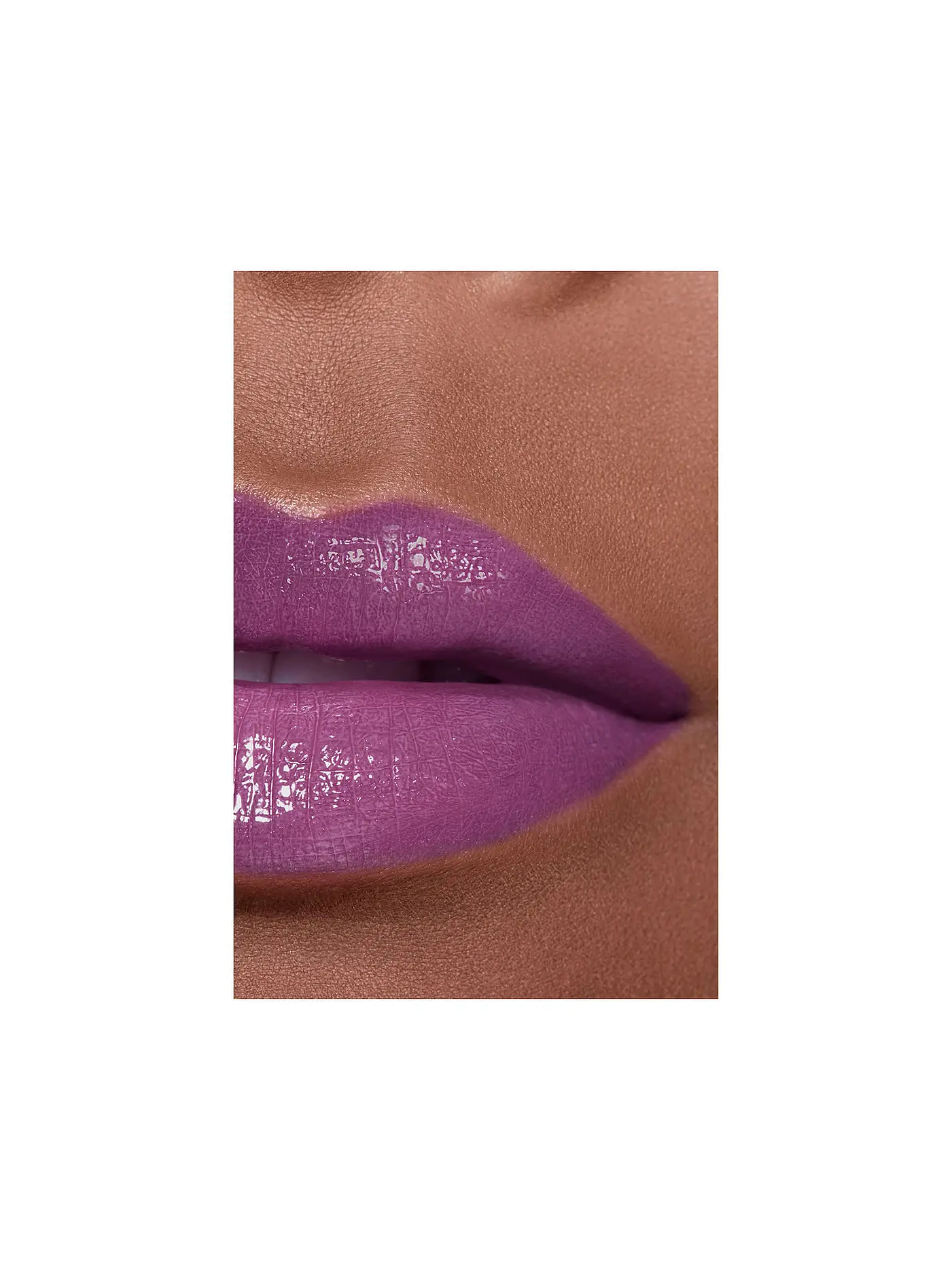 CHANEL | GLÄNZEND, GETÖNTER, FEUCHTIGKEITSSPENDENDER, VERSCHÖNERNDER LIPPENBALSAM MIT INDIVIDUELLER FARBINTENSITÄT | lila
