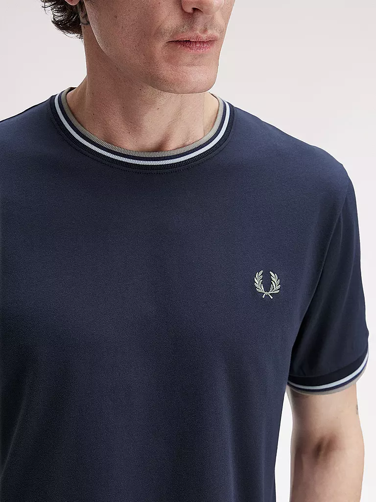 FRED PERRY | T-Shirt  | blau