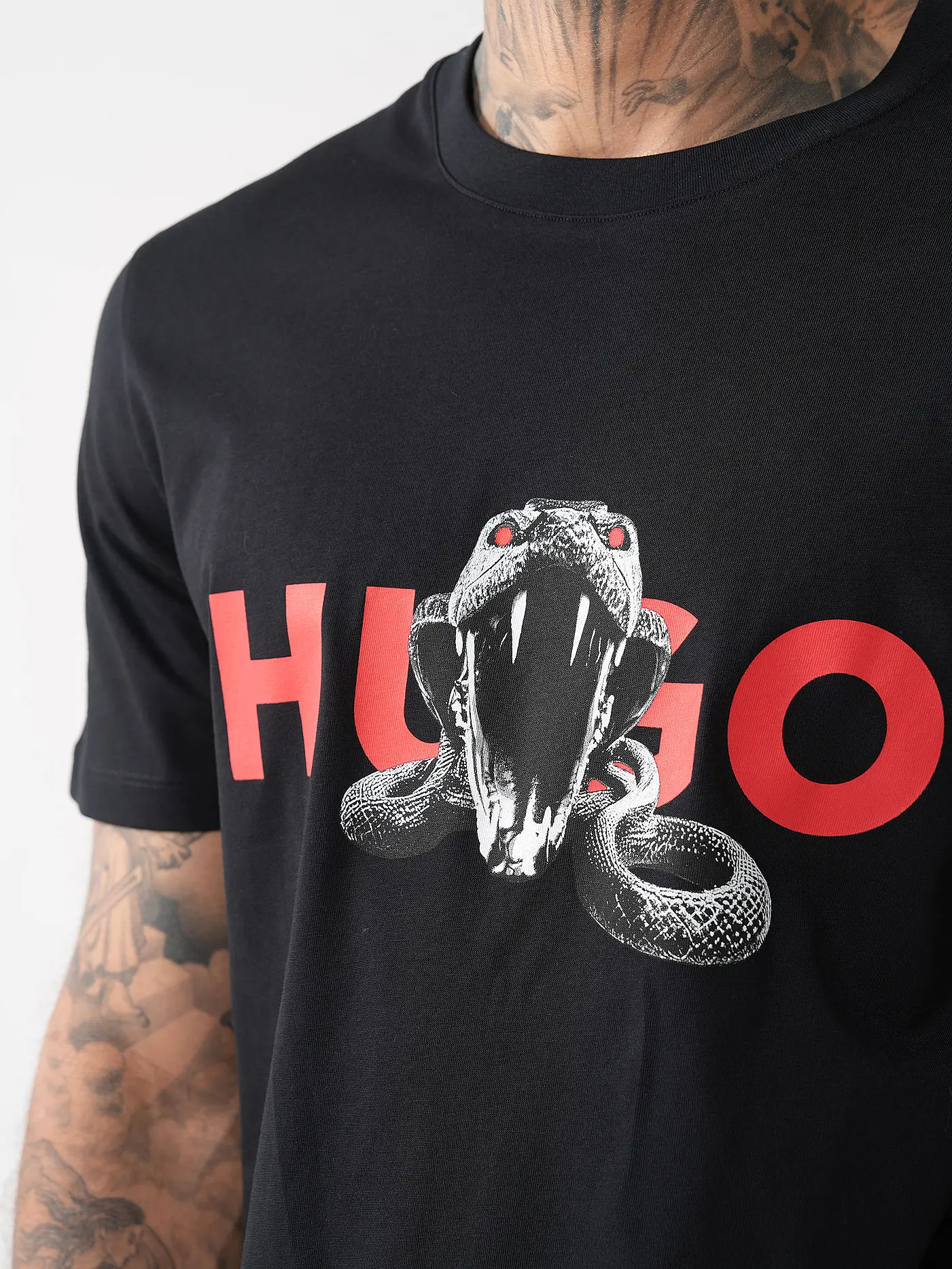 HUGO | T-Shirt DEYLADEC | schwarz