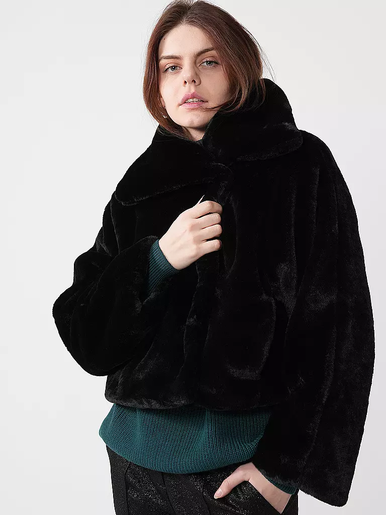 IN WEAR | Jacke in Felloptik YONEKOIW | schwarz