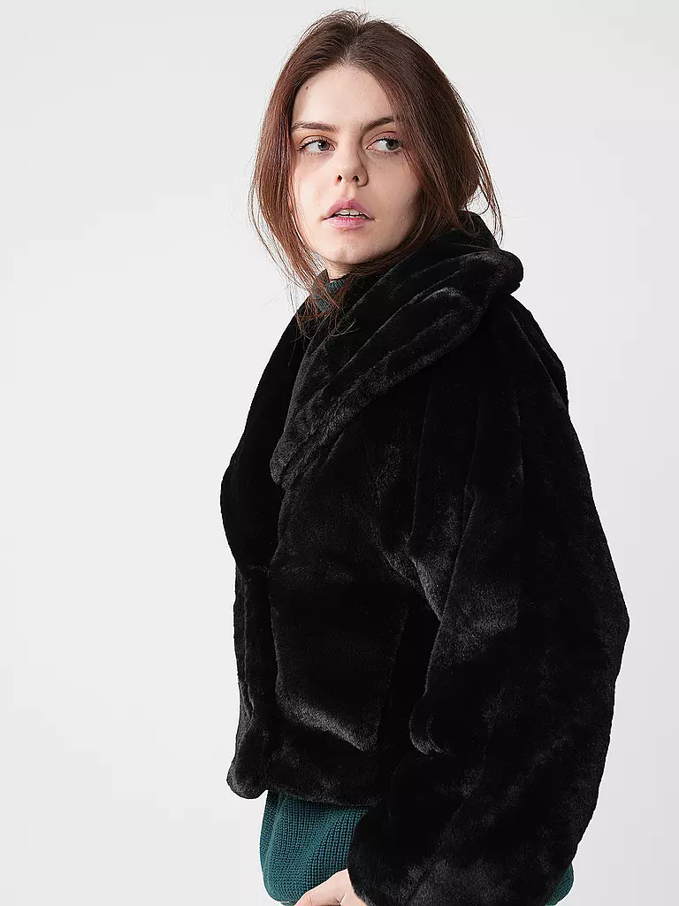 IN WEAR | Jacke in Felloptik YONEKOIW | schwarz