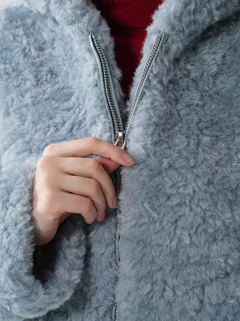 JAKKE | Jacke in Felloptik DAPHNE | hellblau