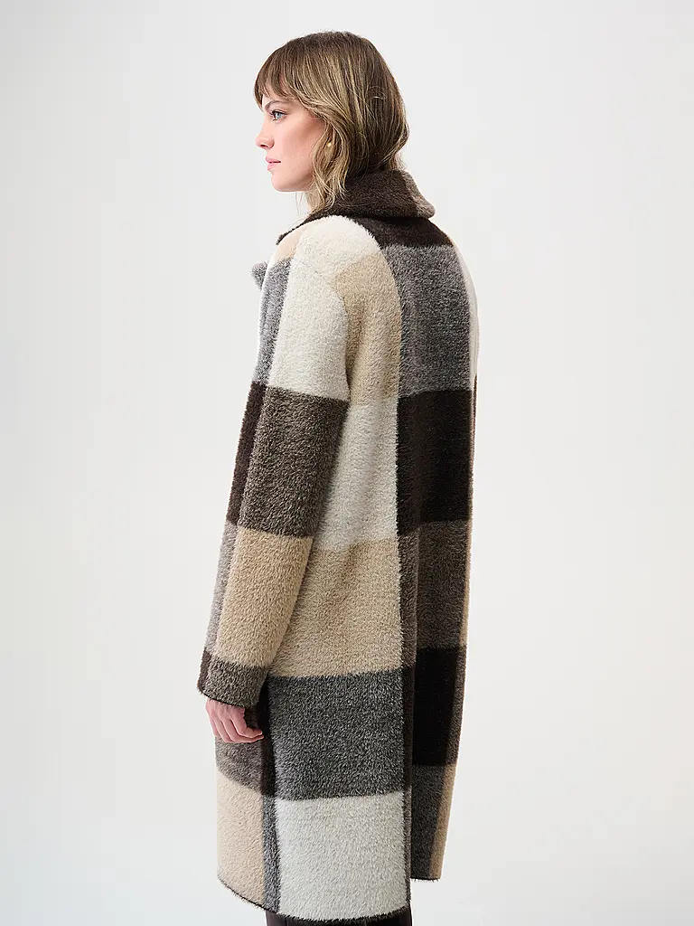 JOSEPH RIBKOFF | Mantel | 