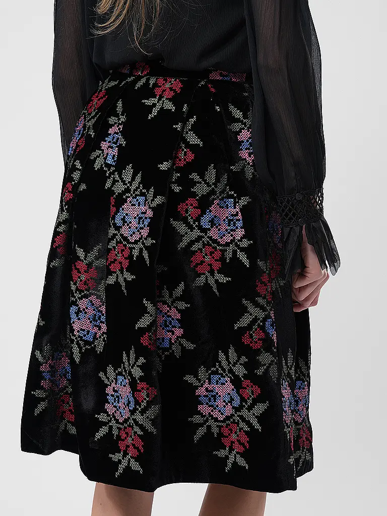 LENA HOSCHEK | Midirock REBEL | 