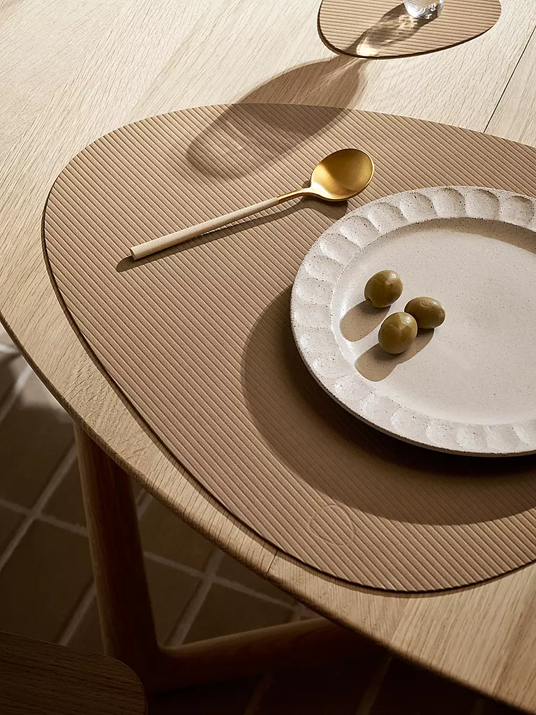LIND DNA | Tischset 37x44cm CORDUROY OVAL Nougat | hellgrau