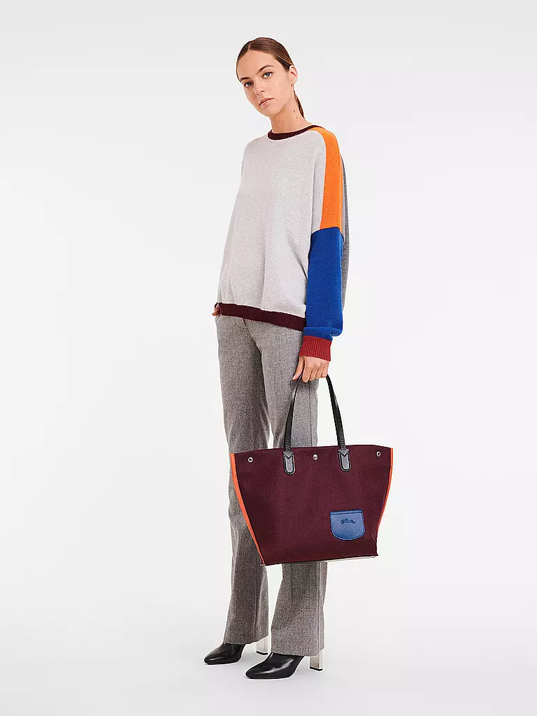 LONGCHAMP | Essential Flanelle Shoulder Bag Large, Burgundy | beere