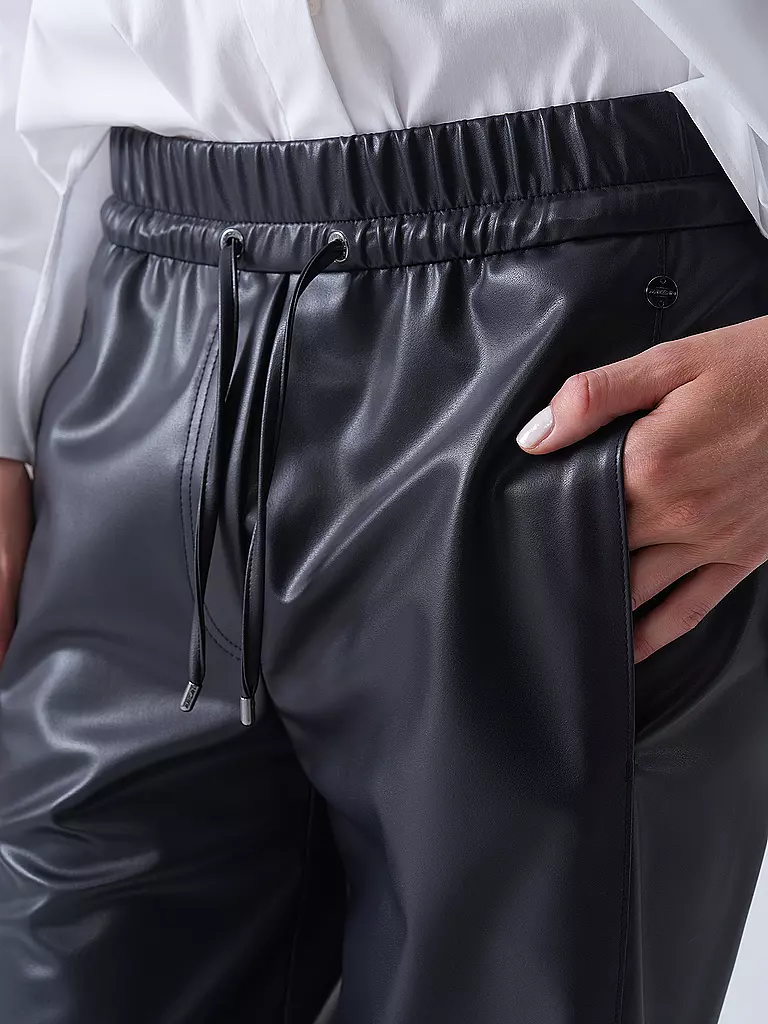MARC CAIN | Hose Jogging Fit in Lederoptik RANCHI | dunkelblau