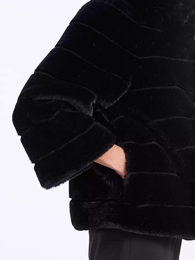 MARC CAIN | Jacke in Felloptik  | schwarz