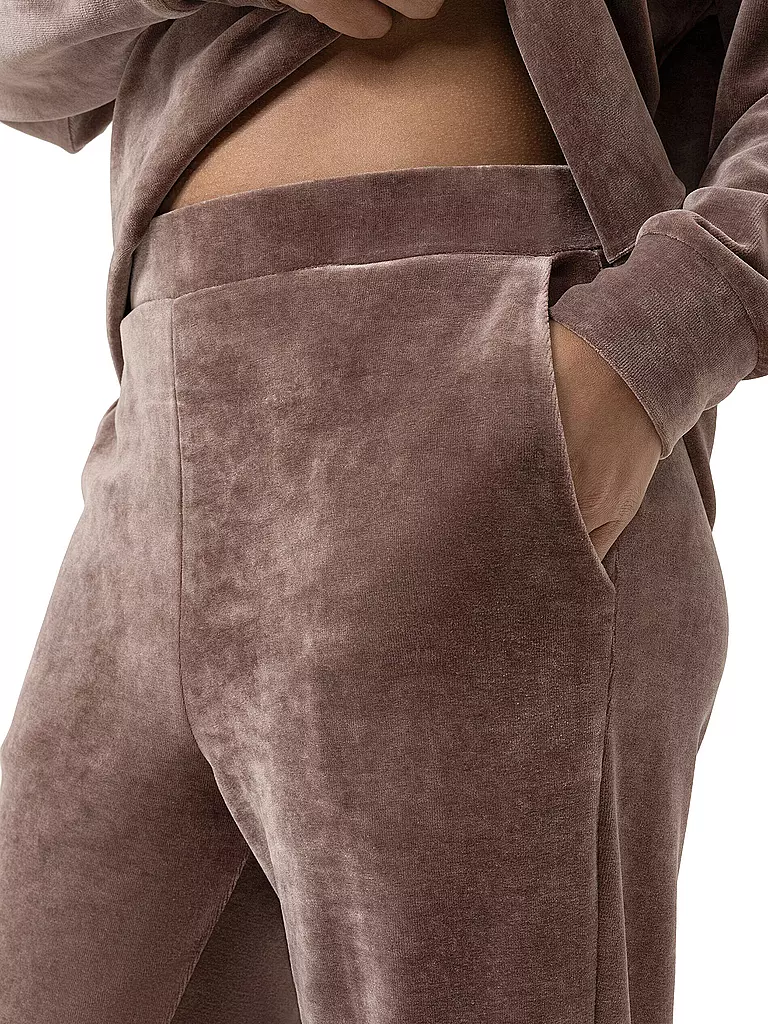 MEY | Loungewear Hose VELVET DREAM | hellbraun