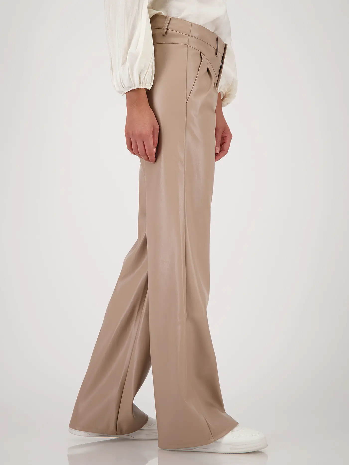 MONARI | Hose in Lederoptik | camel