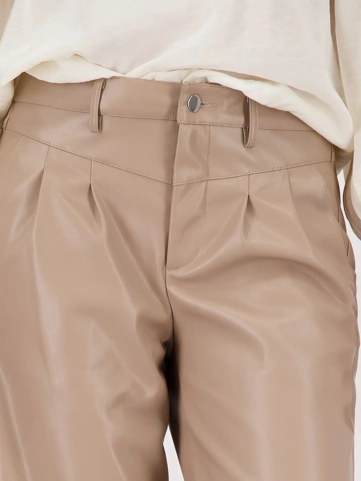 MONARI | Hose in Lederoptik | camel