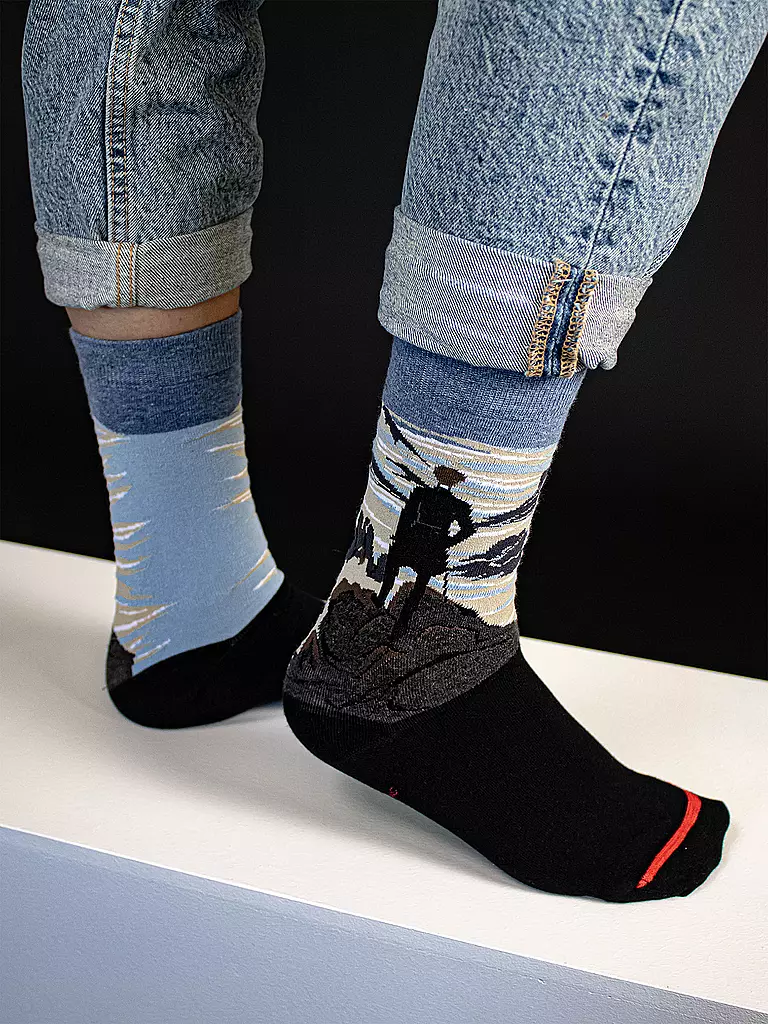 MUSEARTA | Herren Socken WANDERER ÜBER DEM NEBELMEER - C.D. FRIEDRICH blue (40-46) | dunkelblau
