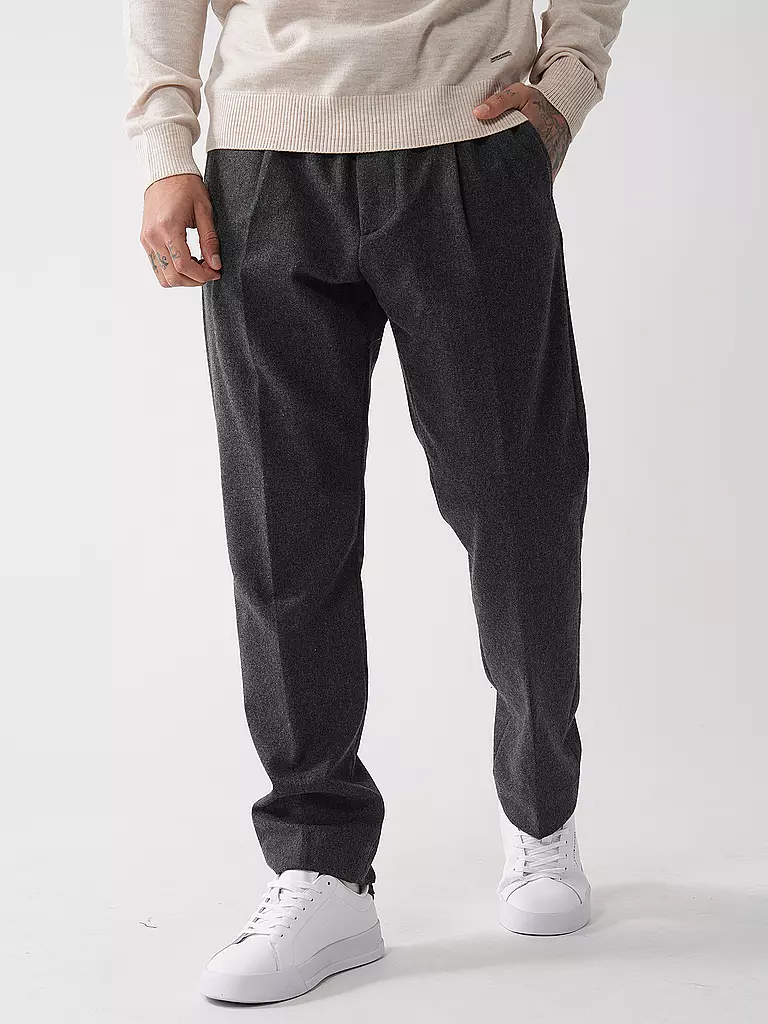 NN.07 | Chino | grau