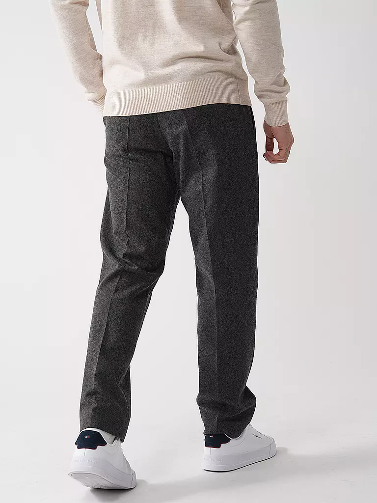 NN.07 | Chino | grau