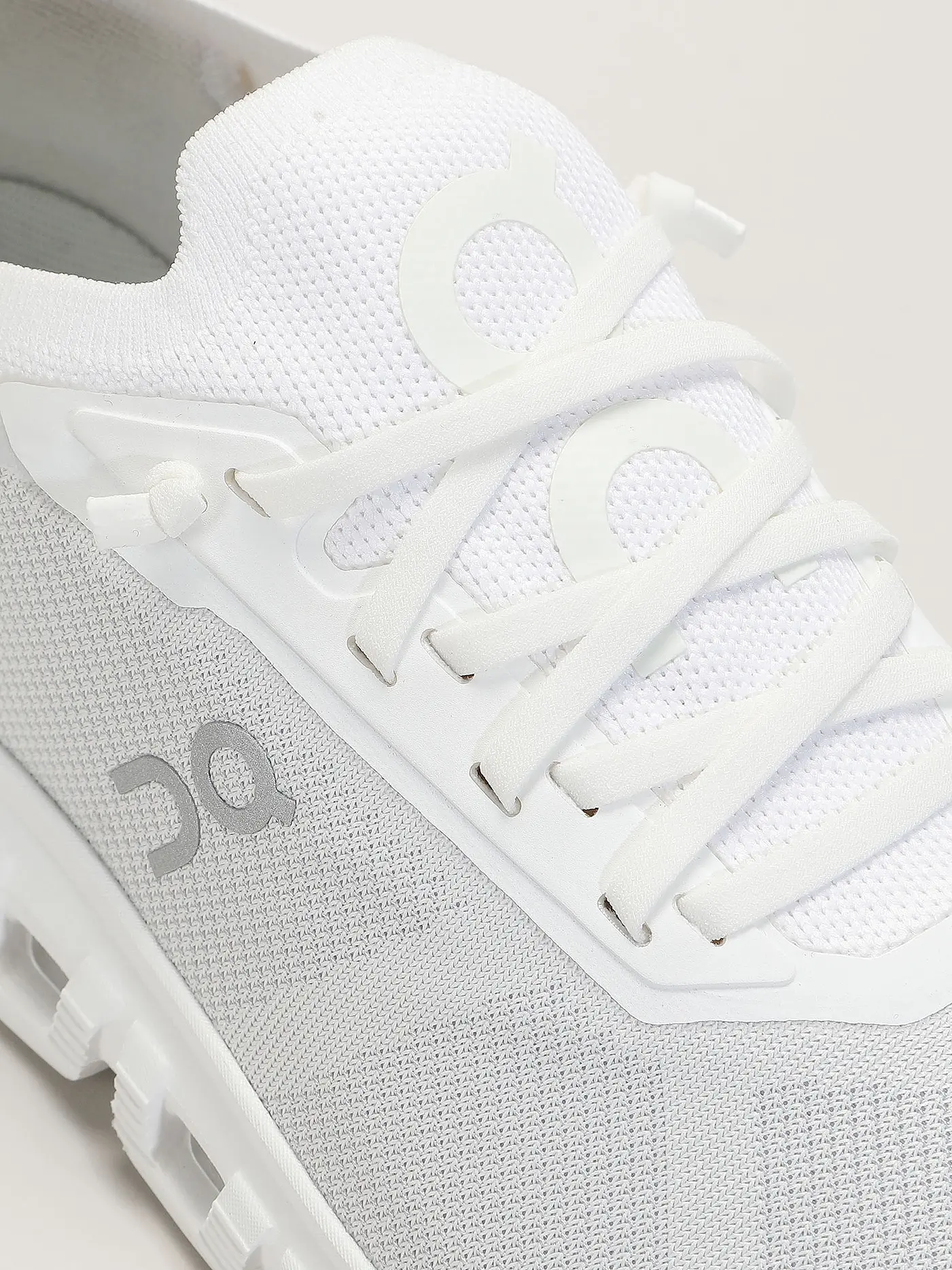 ON | Sneaker CLOUD 6 VERSA | weiss