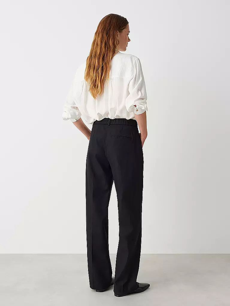 OPUS | Chino MAIGA | creme