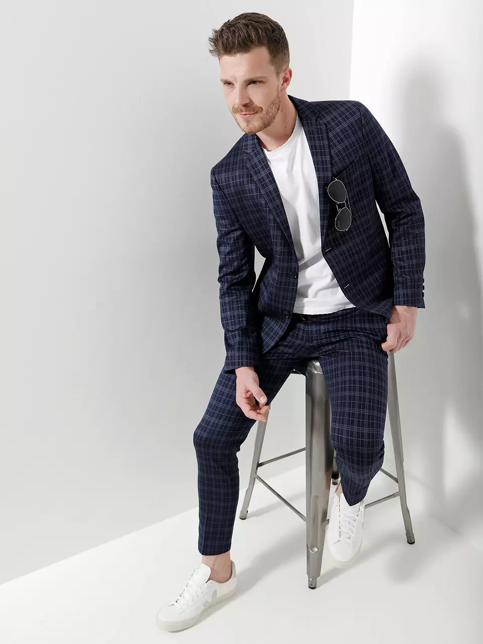 NEW Suiting