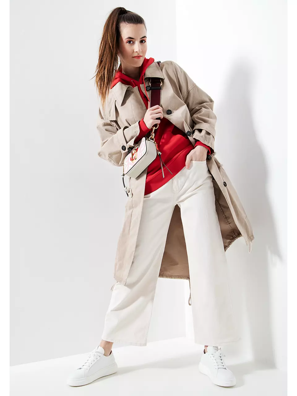 Trend Look - Trenchcoat + Hoodie