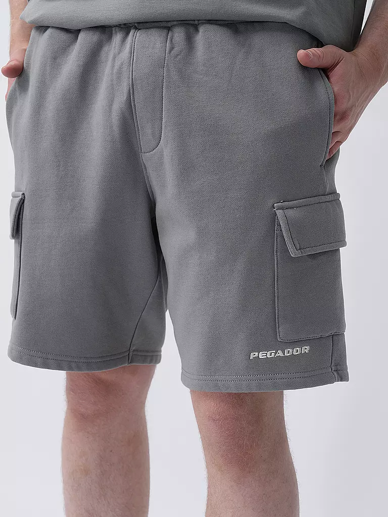 PEGADOR | Sweatshorts | grau