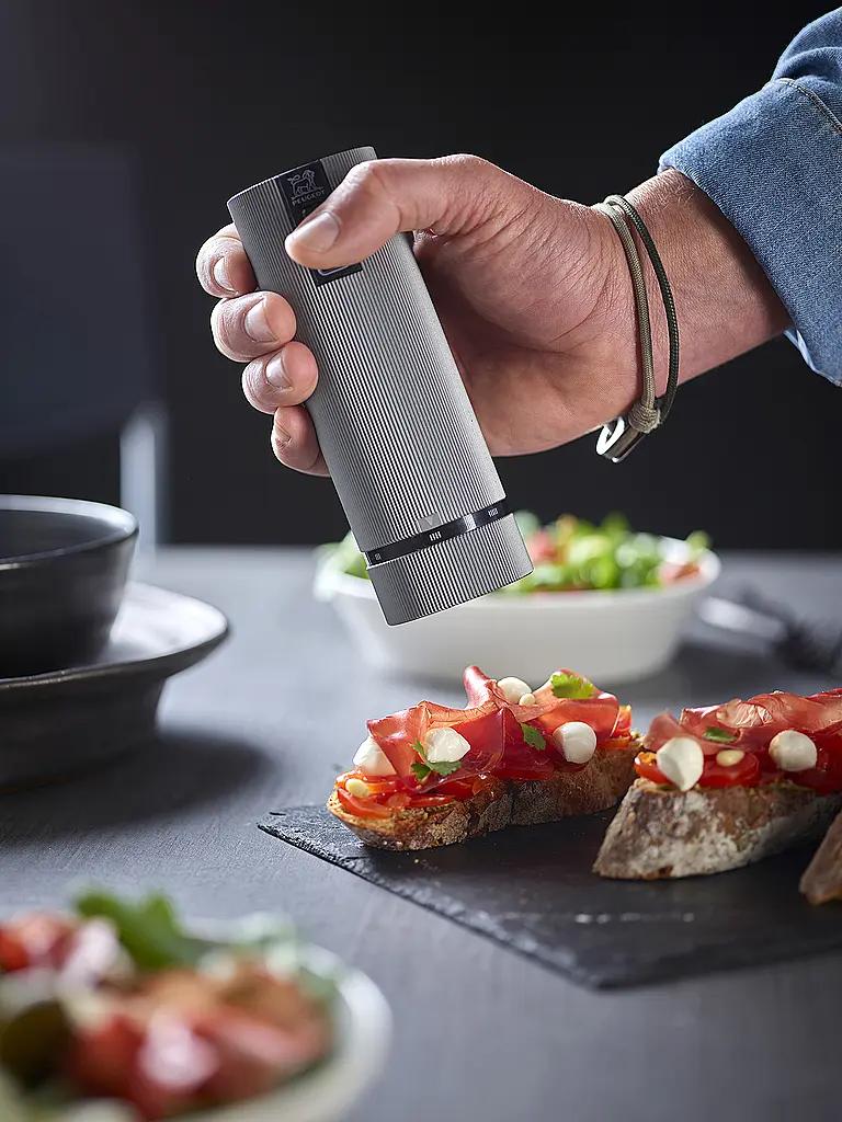 PEUGEOT | Set mit wiederaufladbaren elektrischen Salz- und Pfeffermühlen 15cm ELECTRIC-DUO LINE Carbon Alu  | grau