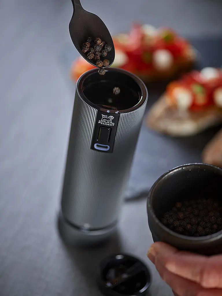 PEUGEOT | Set mit wiederaufladbaren elektrischen Salz- und Pfeffermühlen 15cm ELECTRIC-DUO NIGHT-LINE Alu/Schwarz | schwarz