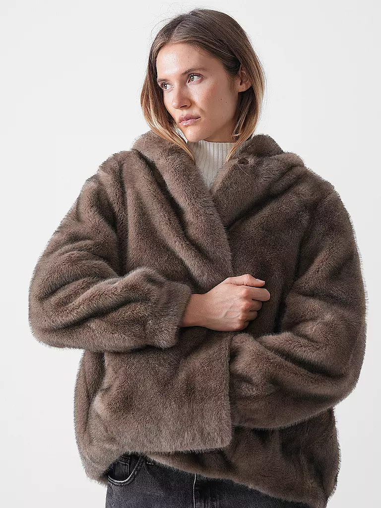 PRIDE TO BE | Jacke in Felloptik HOVY | braun