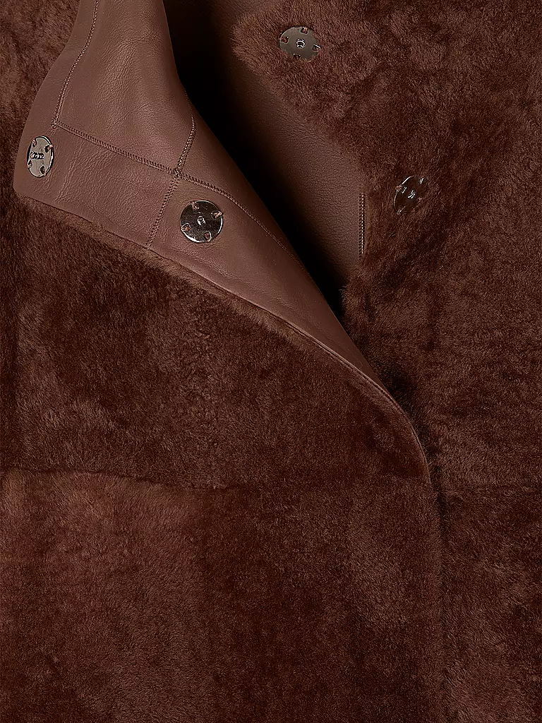 RIANI | Shearling Mantel | braun