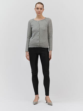ROSEMUNDE | Gilet en maille
ROSEMUNDE
gris clair
Mode,Femme

Longueur des manches: Manches longues
Encolure: Col rond
Composition: Laine,Cachemire
Motif: Uni
Coupe (vêtement d'extérieur): Coupe classique