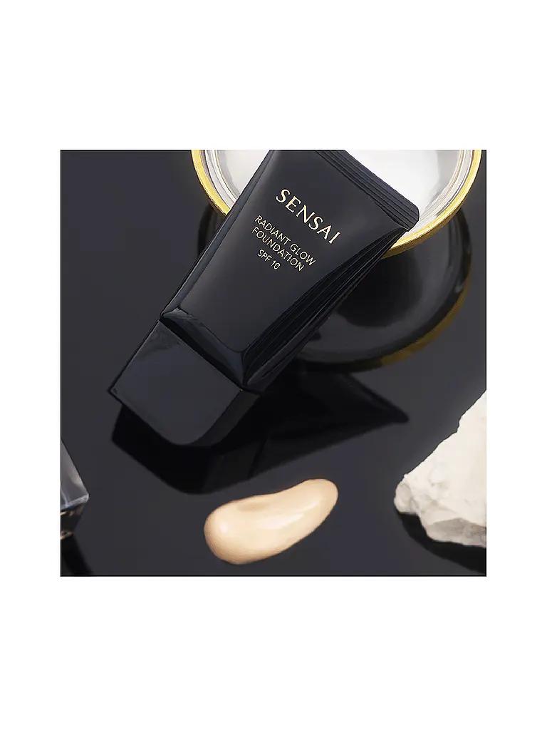 SENSAI | Radiant Glow Foundation SPF10 (RG204 Honey Beige) | 