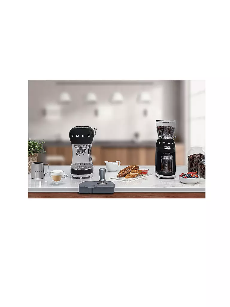 SMEG | Espresso-Kaffeemaschine 50s Retro Style Schwarz ECF02BLEU | hellgrün