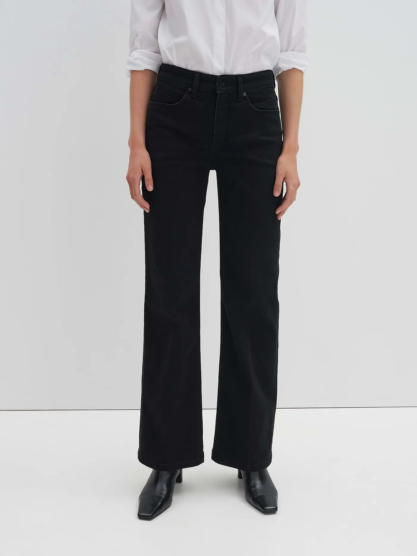SOMEDAY | Jeans Flared Fit CARIE ICONIC | schwarz