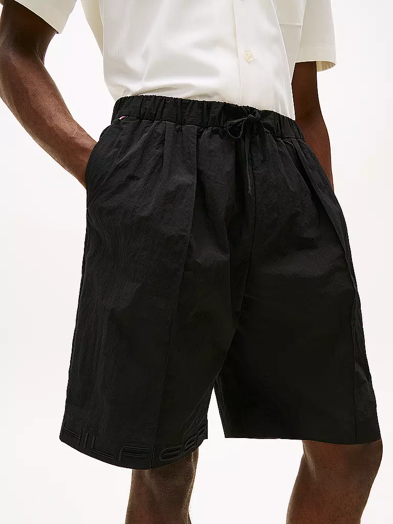 TOMMY HILFIGER | Shorts F1 MOVIE | schwarz