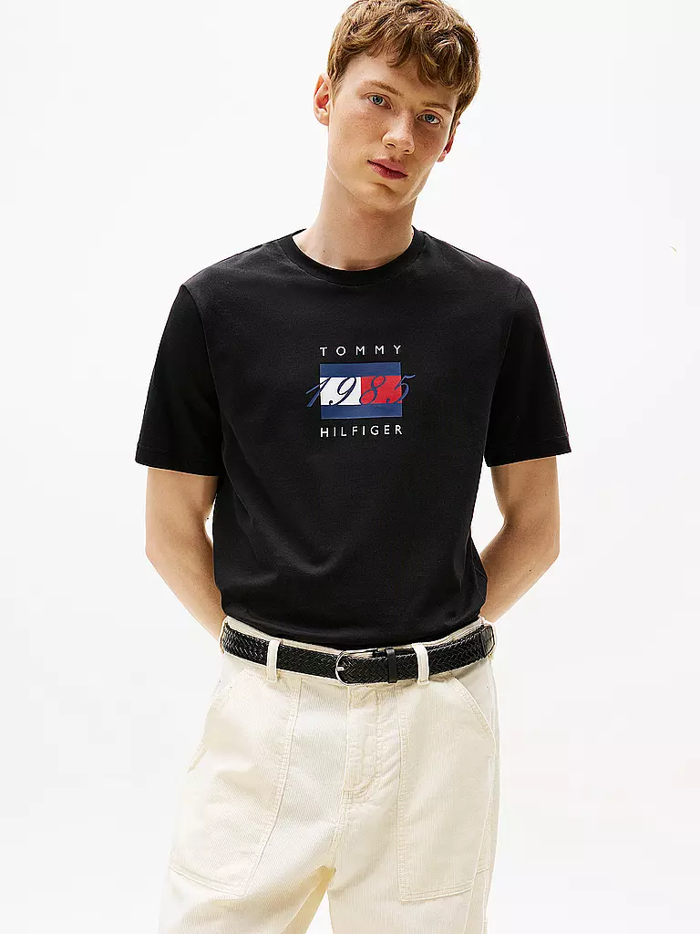 TOMMY HILFIGER | T-Shirt  | schwarz