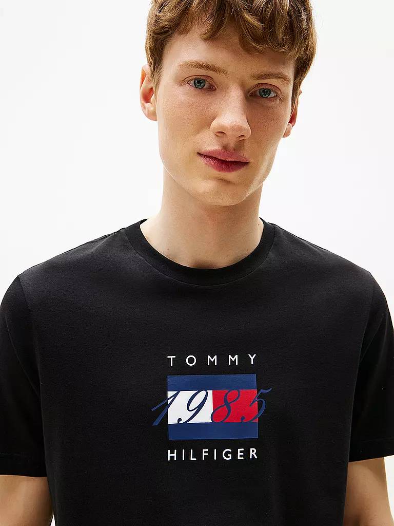 TOMMY HILFIGER | T-Shirt  | schwarz