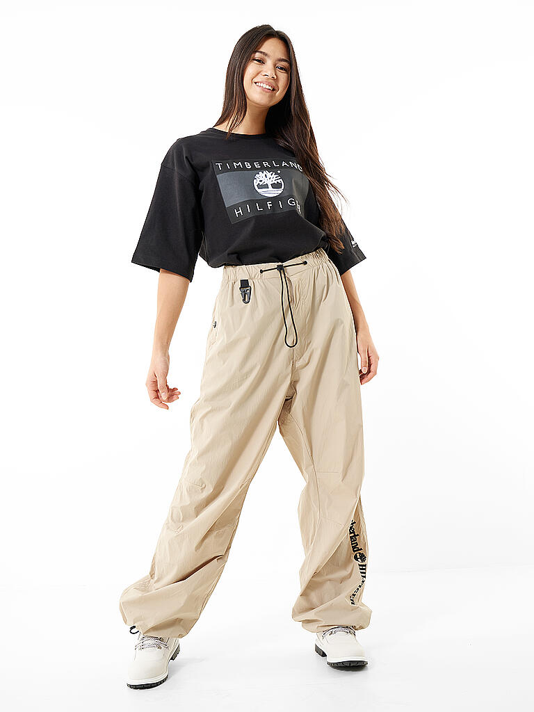TOMMY HILFIGER | T-Shirt x TIMBERLAND | schwarz