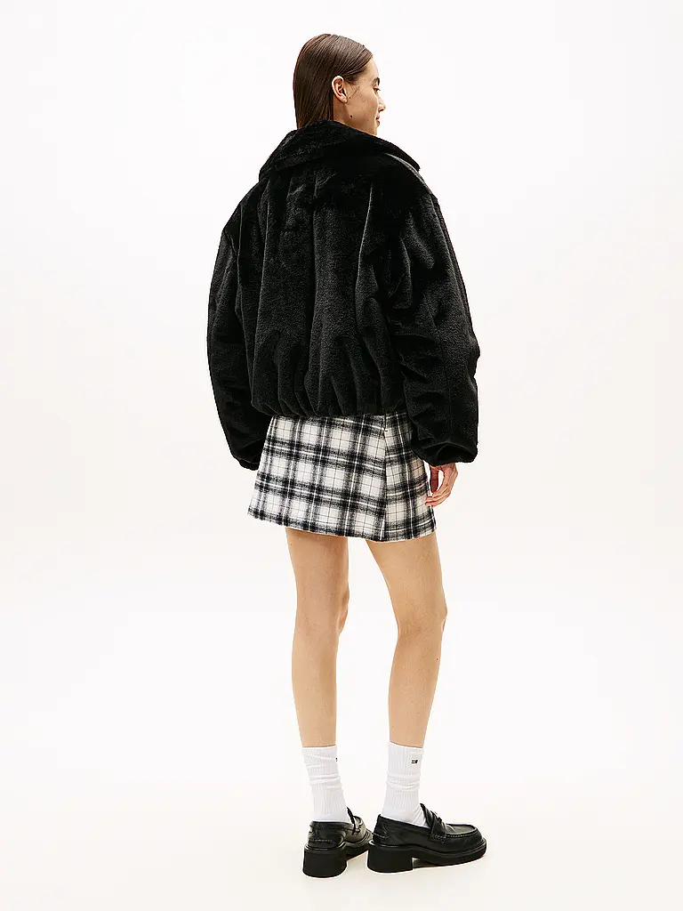 TOMMY JEANS | Blouson in Felloptik | Schwarz