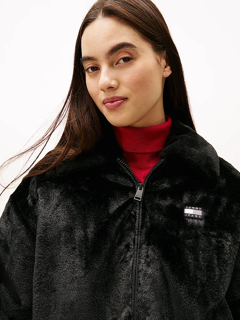 TOMMY JEANS | Blouson in Felloptik | Schwarz