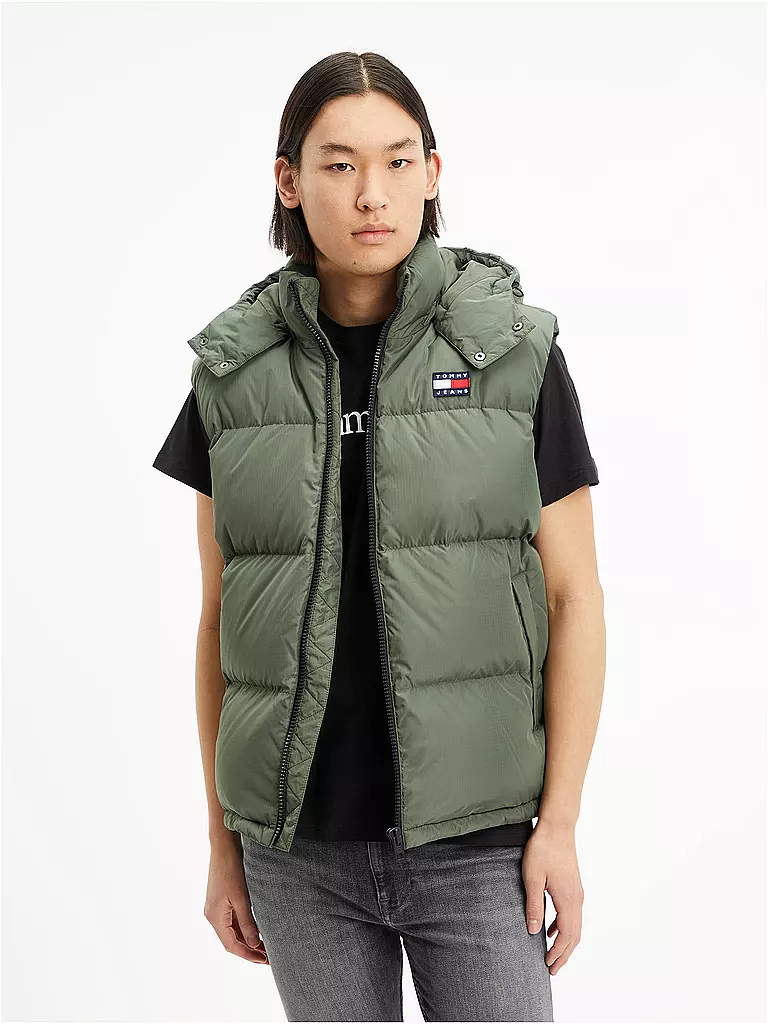 TOMMY JEANS | Daunensteppgilet ALASKA | grün