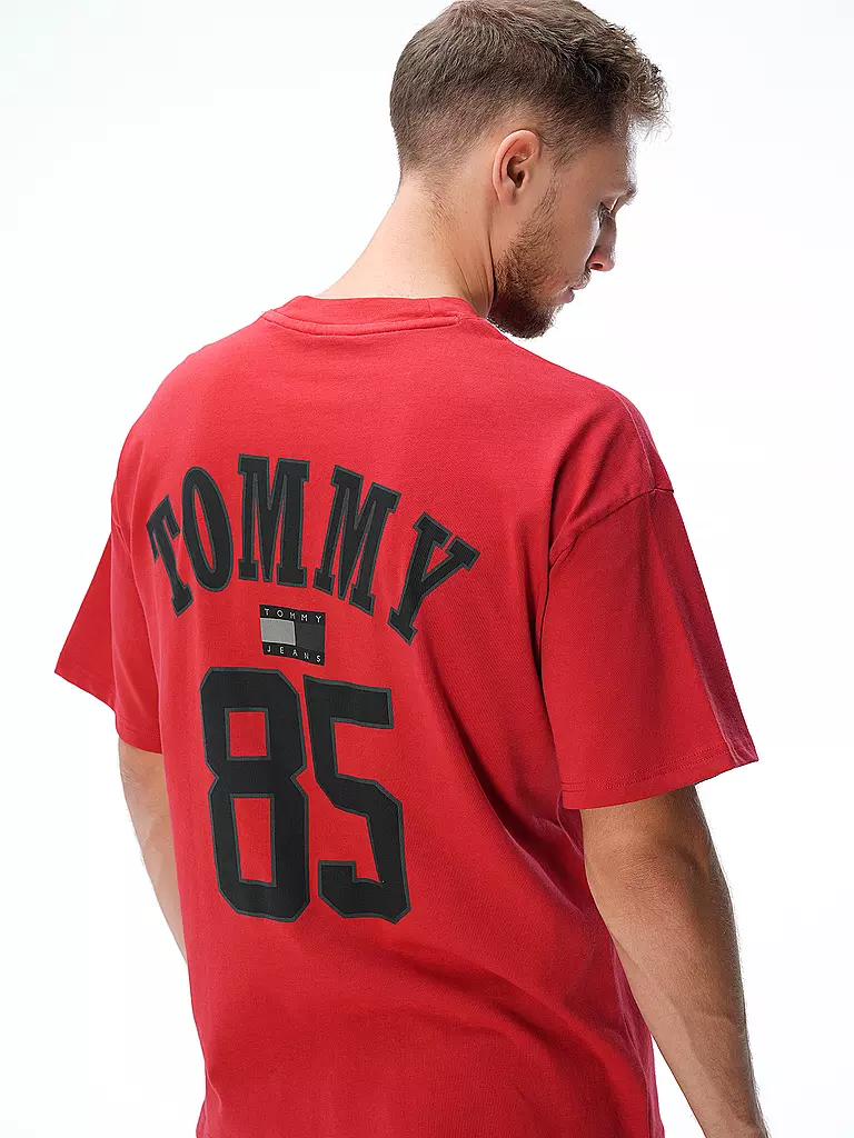 TOMMY JEANS | T-Shirt REMASTERED 1985 | rot