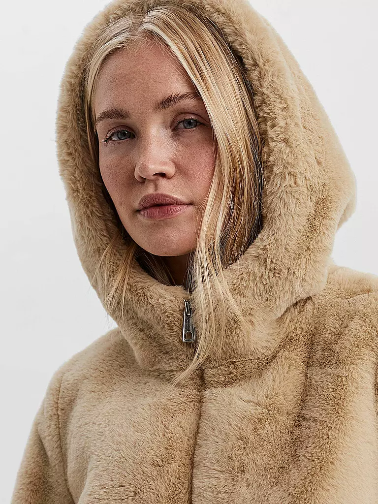 VERO MODA | Jacke in Felloptik VMSUIHOODIE  | beige