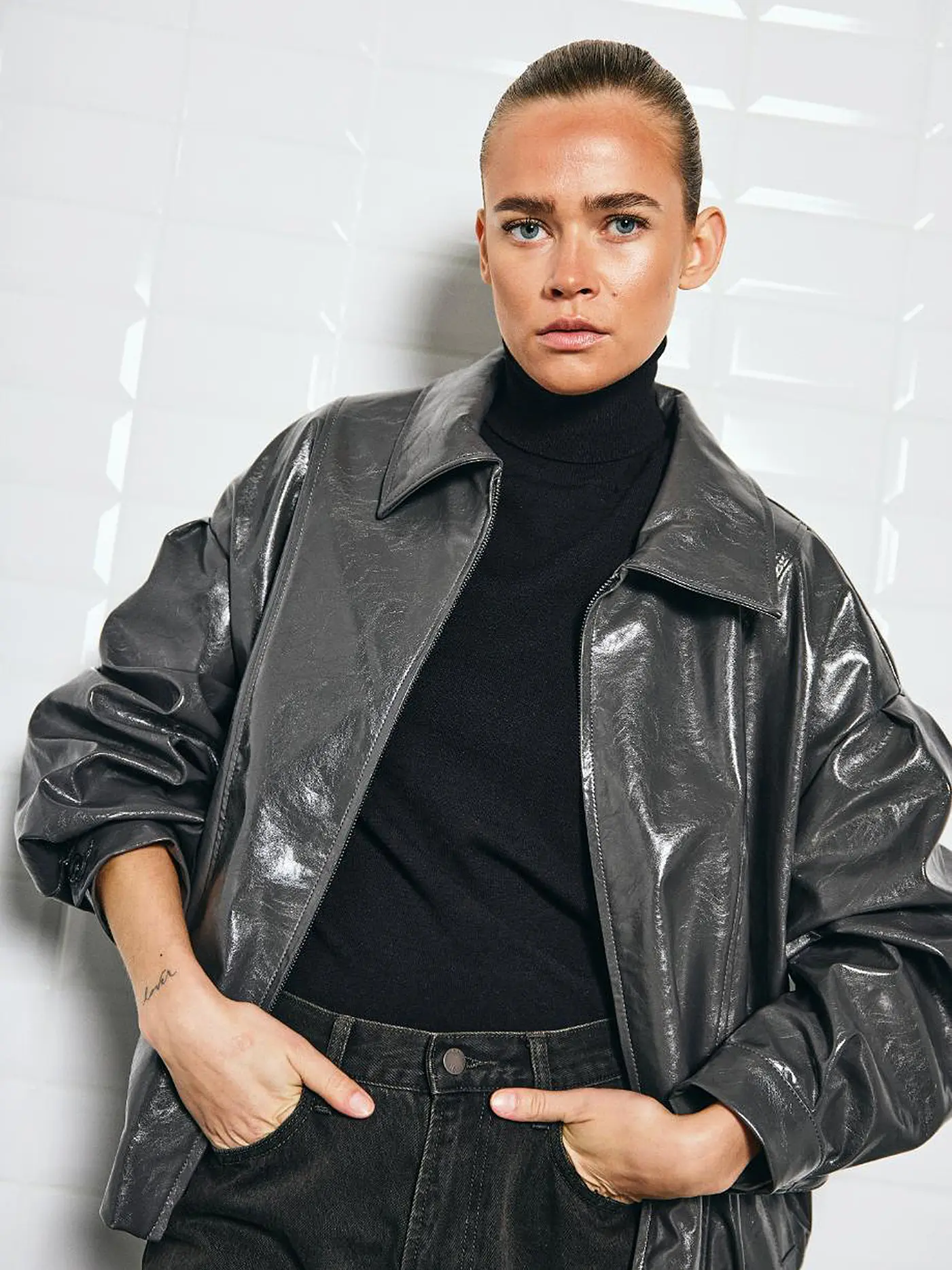 WITHBLACK | Jacke aus Lederimitat GILIAN | grau