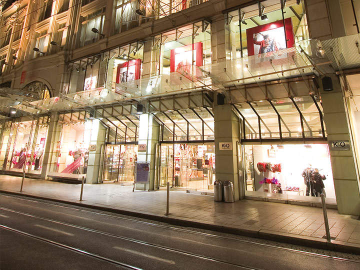 Fassade der Kastner & Öhler Filiale Graz Sackstraße Inmitten der Grazer Altstadt befindet sich die K&Ö Filiale - hier wird Shoppen zum Erlbnis