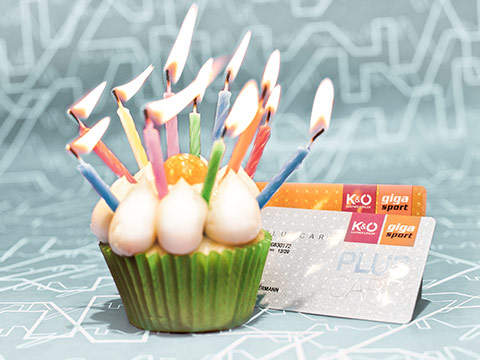 Pluscard – Cupcakes mit Kerzen Cupcakes mit Kerzen - Pluscard