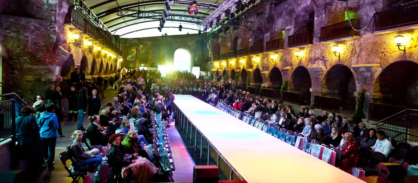 Catwalk der Assembly Modeschau Der Catwalk der Assembly Eröffnungsmodeschau, die am 15.Mai auf der Schlossbergbühne der Kasematten stattfindet