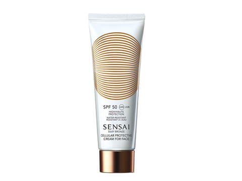 Schützt, stärkt und beruhigt – Sensai Die optimale Kombina-tion aus hohem Sonnenschutz und Anti-Aging- Wirkstoffen kann auch als „Tagespflege“ verwendet werden.
