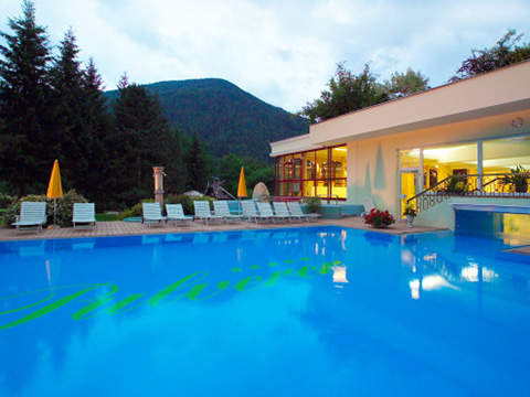 „Thermenglück im Pulverer“ – Pool Genießen Sie 3 Nächte Auszeit vom Alltag und lassen Sie die Seele baumeln