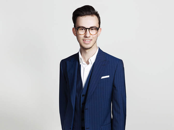 Fashion Expert Simon Fashion Expert Simon