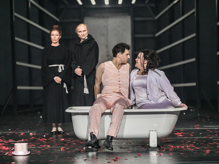 romeo-und-julia-babett-ahrens-franz-solar-oliver-chomik-julia-graefner-c-lupi-spuma-263-1030x687.jpg