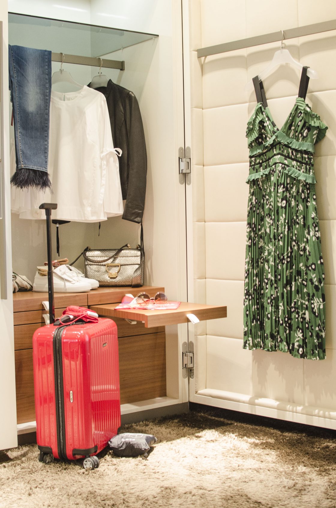 Sabina-Kleidung_Schrank Eine Auswahl an Outfits für 2 Tage.